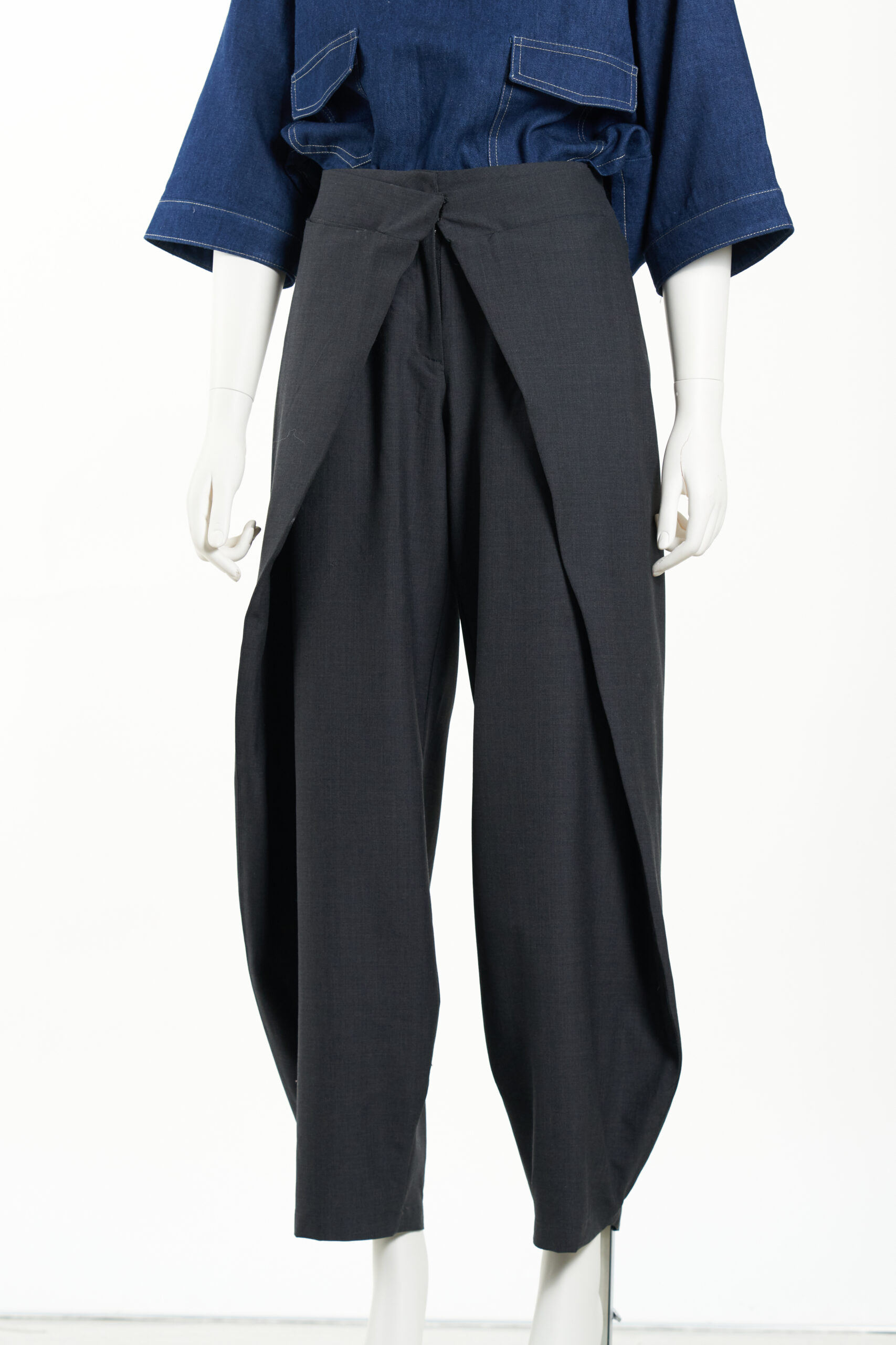 Loose Fit Pant with Seam Extension at Center Front