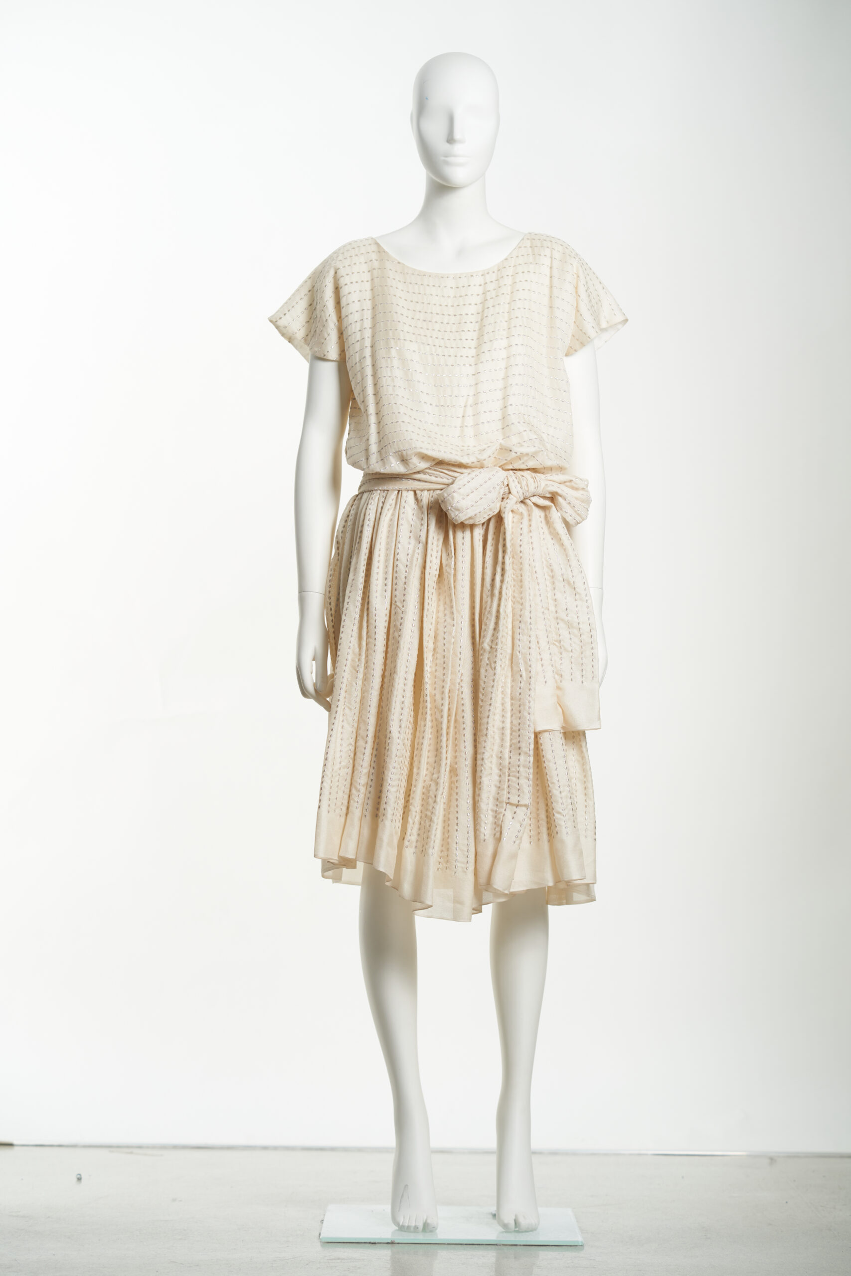 Retro Dress with Tie